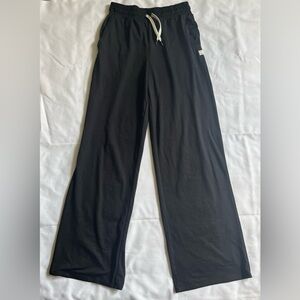 Vuori. Women’s Black Wide-Leg Sweatpants. Size XS.